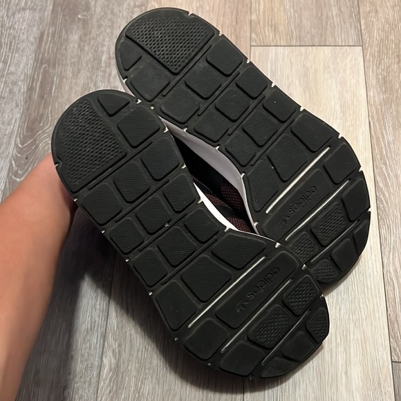 ADIDAS SWIFT RUN - Picture 6 of 10